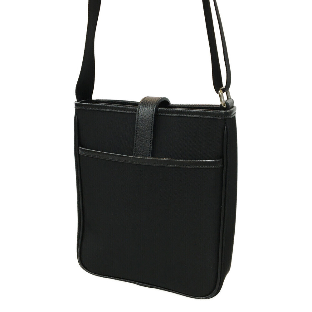 Burberry Check Buckle messenger bag crafted from black with buckle - Picture 2 of 6